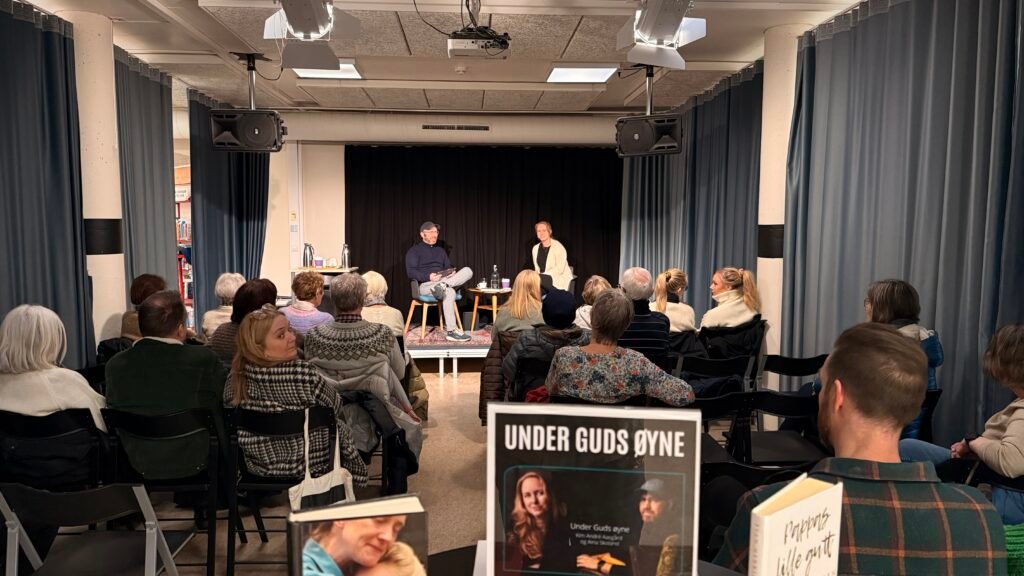 Aina Skoland intervjuer Kim André Aasgaard på Horten bibliotek